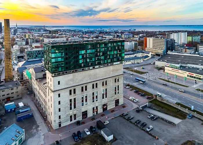 Amazing Apartment With Epic Lake View!